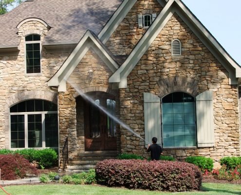 pressure washing house service in the woodlands