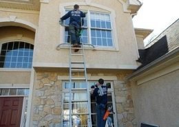 window cleaning crew in spring magnolia woodlands texas